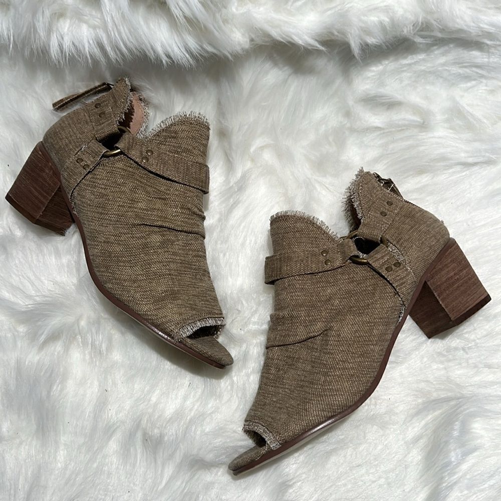 VERY G SOLANGE PEEP TOE BOOTIE. Size 8.5. B71 - Picture 2 of 9